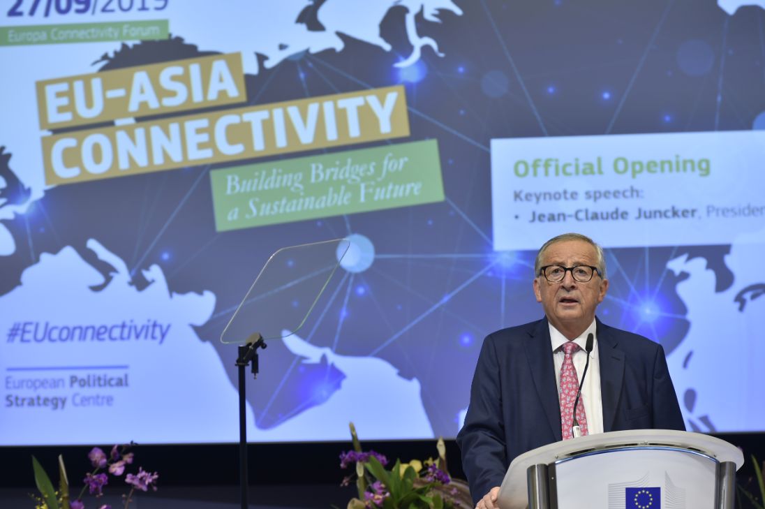 UE abre novas perspetivas em matria de conectividade  escala global e procura reforar os laos estratgicos com a sia 