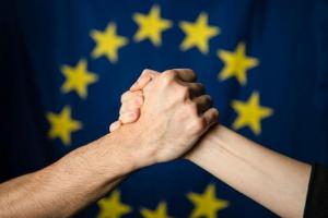 Comisso Europeia disponibiliza 232 milhes de euros para luta global contra coronavrus